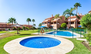 Penthouse appartement te koop in een eerstelijns strand complex in Estepona 24655 