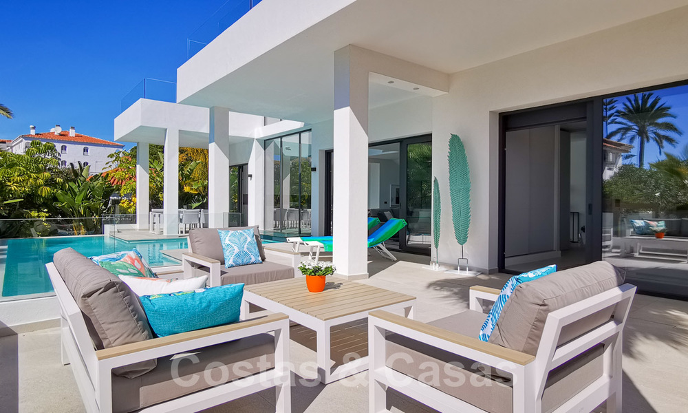 VERKOCHT. Prachtige moderne villa nabij het strand, klaar om te bewonen, Marbella Oost. Prijsverlaging 24803