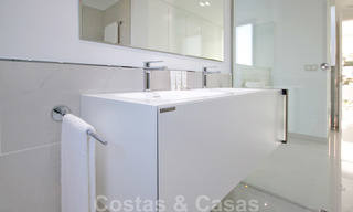 Nieuw instapklaar modern designappartement te koop, aan de golfbaan tussen Marbella en Estepona 24843 