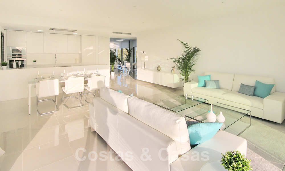 Nieuw instapklaar modern designappartement te koop, aan de golfbaan tussen Marbella en Estepona 24846