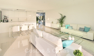 Nieuw instapklaar modern designappartement te koop, aan de golfbaan tussen Marbella en Estepona 24846 