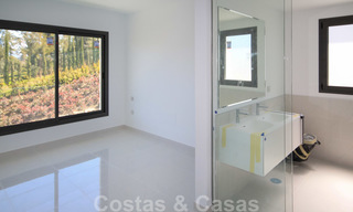 Nieuw instapklaar modern designappartement te koop, aan de golfbaan tussen Marbella en Estepona 24852 
