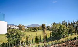 Nieuw instapklaar modern designappartement te koop, aan de golfbaan tussen Marbella en Estepona 24853 