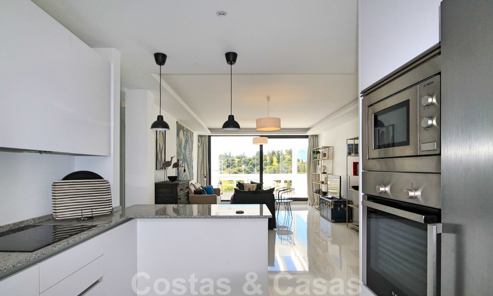 Modern penthouse appartement te koop met uitzicht op de golfbaan en de Middellandse Zee in Benahavis - Marbella 24866