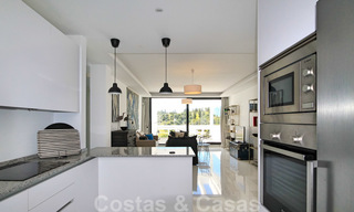 Modern penthouse appartement te koop met uitzicht op de golfbaan en de Middellandse Zee in Benahavis - Marbella 24866 