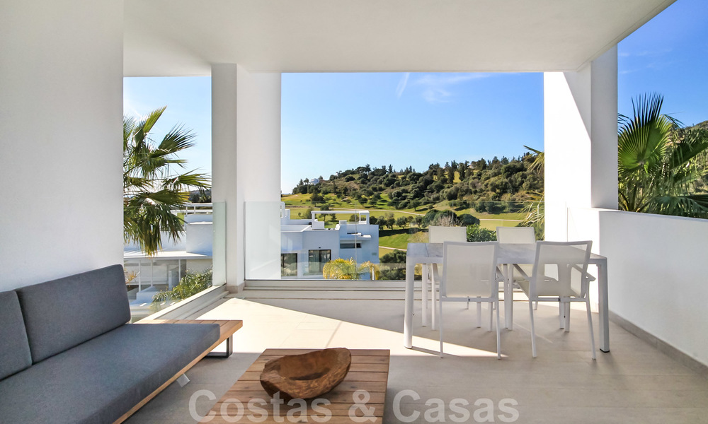 Modern appartement te koop met uitzicht op de golfbaan in Benahavis - Marbella 24890