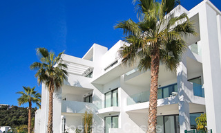 Modern appartement te koop met uitzicht op de golfbaan in Benahavis - Marbella 24896 