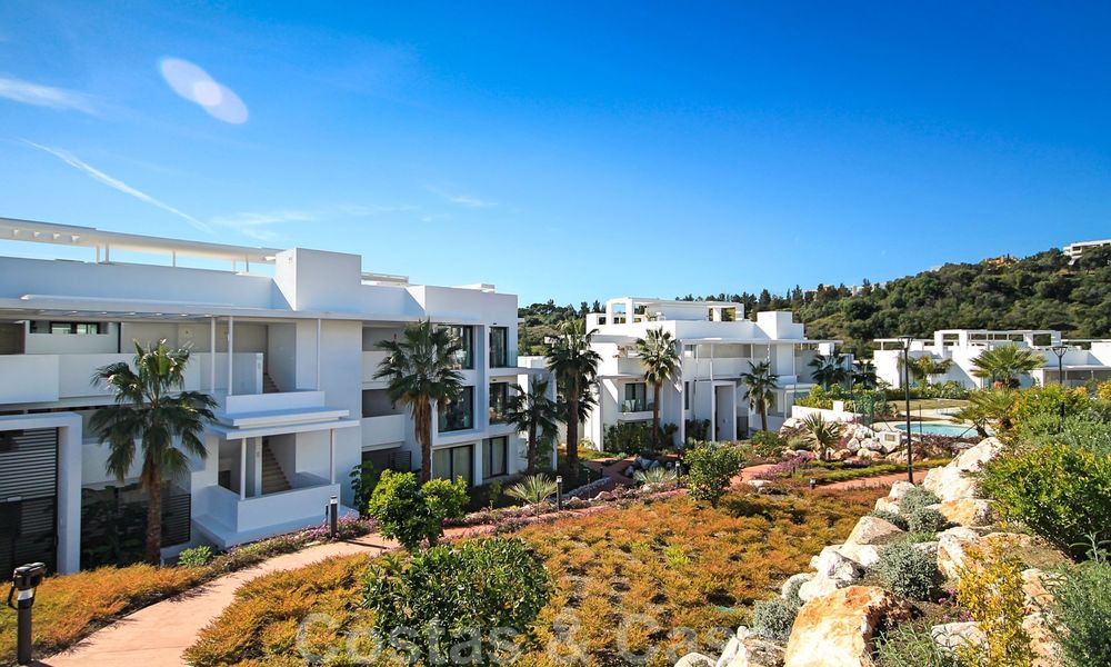 Modern appartement te koop met uitzicht op de golfbaan in Benahavis - Marbella 24897