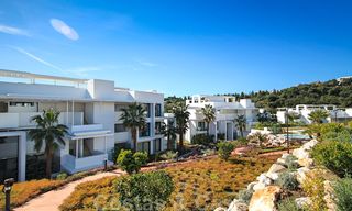 Modern appartement te koop met uitzicht op de golfbaan in Benahavis - Marbella 24897 