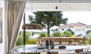 Moderne ecologische villa te koop met golfzicht in exclusieve woonwijk nabij Golf Valley in Nueva Andalucia, Marbella 24961 