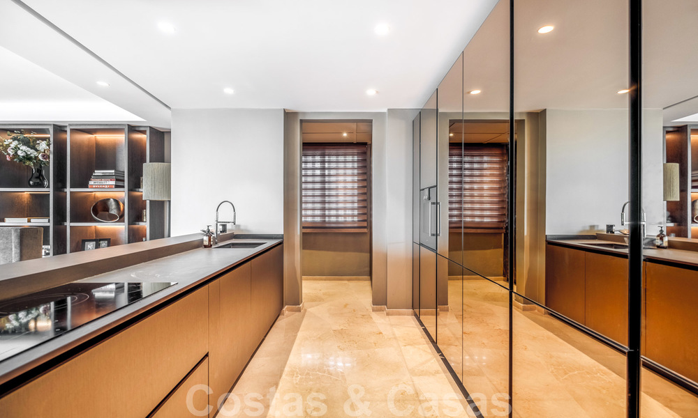 Exclusief modern appartement te koop met een eigentijds luxueus interieur in Sierra Blanca, Golden Mile, Marbella 24983