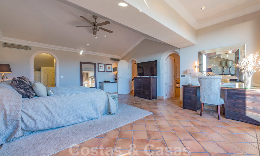 Grote luxe villa te koop met schitterend panoramisch uitzicht over de golfvallei, de bergen en de Middellandse Zee in Nueva Andalucia, Marbella 25005