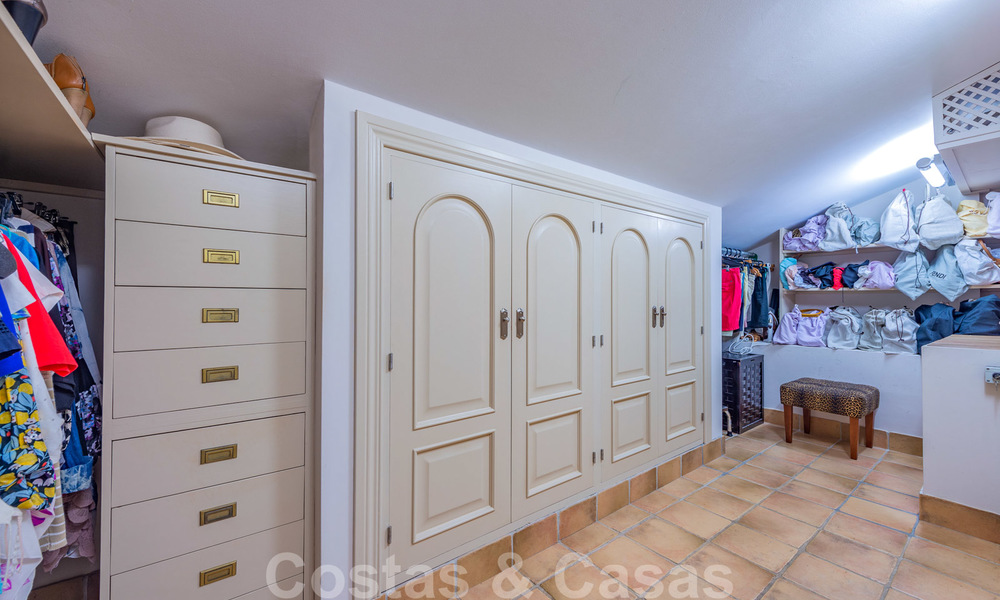 Grote luxe villa te koop met schitterend panoramisch uitzicht over de golfvallei, de bergen en de Middellandse Zee in Nueva Andalucia, Marbella 25006