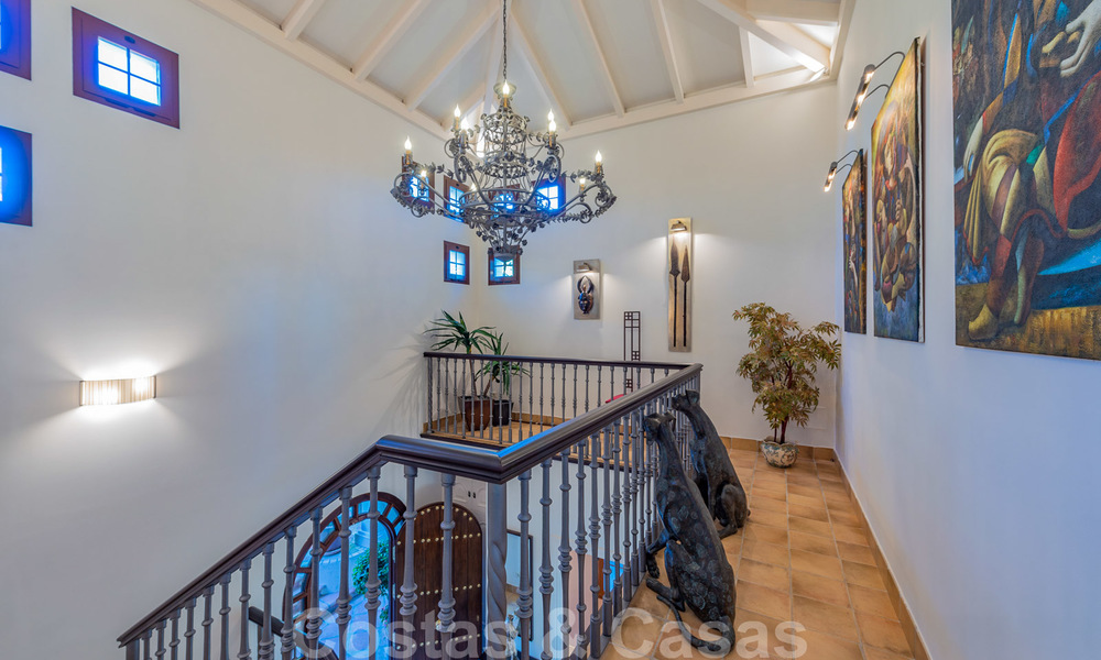Grote luxe villa te koop met schitterend panoramisch uitzicht over de golfvallei, de bergen en de Middellandse Zee in Nueva Andalucia, Marbella 25010