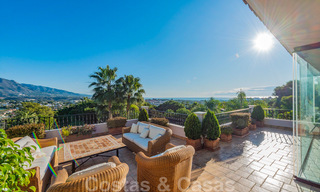 Grote luxe villa te koop met schitterend panoramisch uitzicht over de golfvallei, de bergen en de Middellandse Zee in Nueva Andalucia, Marbella 25013 