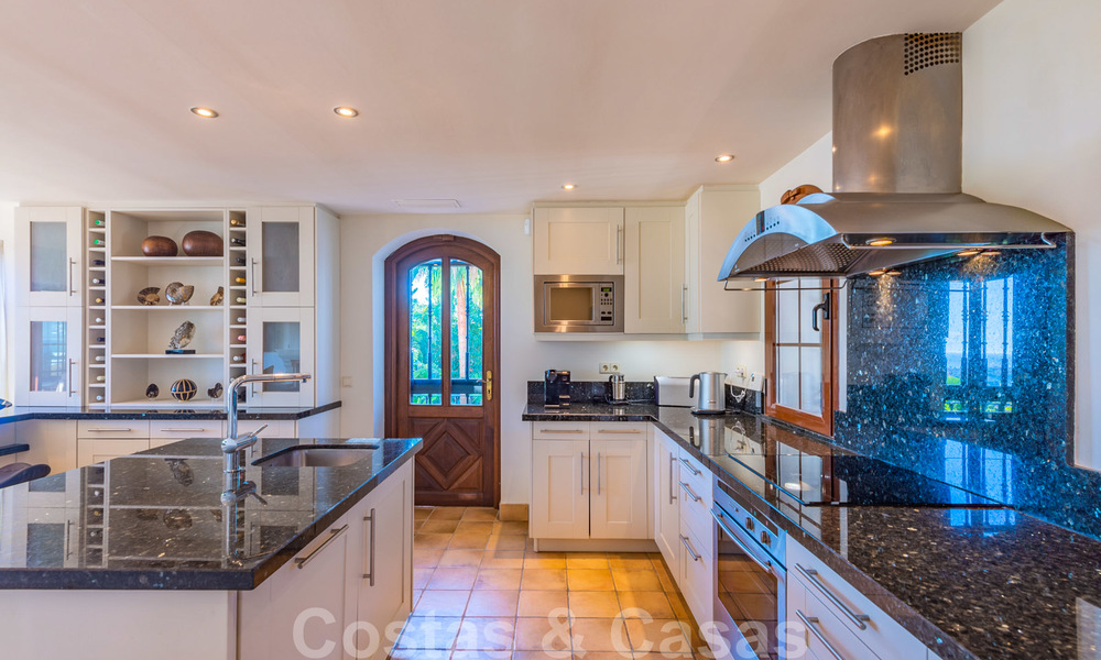 Grote luxe villa te koop met schitterend panoramisch uitzicht over de golfvallei, de bergen en de Middellandse Zee in Nueva Andalucia, Marbella 25026