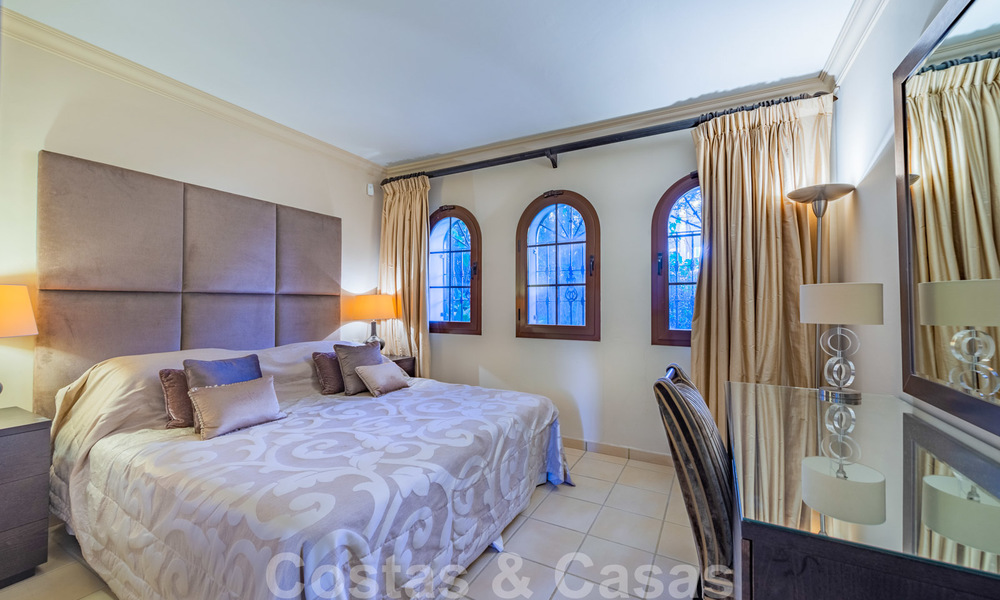 Grote luxe villa te koop met schitterend panoramisch uitzicht over de golfvallei, de bergen en de Middellandse Zee in Nueva Andalucia, Marbella 25039