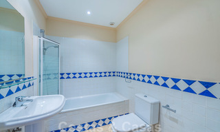 Grote luxe villa te koop met schitterend panoramisch uitzicht over de golfvallei, de bergen en de Middellandse Zee in Nueva Andalucia, Marbella 25041 