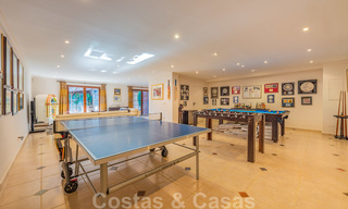 Grote luxe villa te koop met schitterend panoramisch uitzicht over de golfvallei, de bergen en de Middellandse Zee in Nueva Andalucia, Marbella 25046 