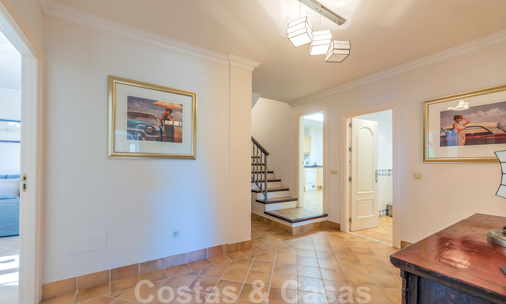 Grote luxe villa te koop met schitterend panoramisch uitzicht over de golfvallei, de bergen en de Middellandse Zee in Nueva Andalucia, Marbella 25051