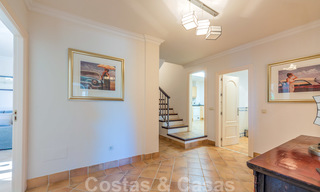 Grote luxe villa te koop met schitterend panoramisch uitzicht over de golfvallei, de bergen en de Middellandse Zee in Nueva Andalucia, Marbella 25051 