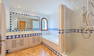 Grote luxe villa te koop met schitterend panoramisch uitzicht over de golfvallei, de bergen en de Middellandse Zee in Nueva Andalucia, Marbella 25060 