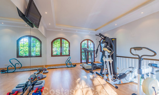 Grote luxe villa te koop met schitterend panoramisch uitzicht over de golfvallei, de bergen en de Middellandse Zee in Nueva Andalucia, Marbella 25070 