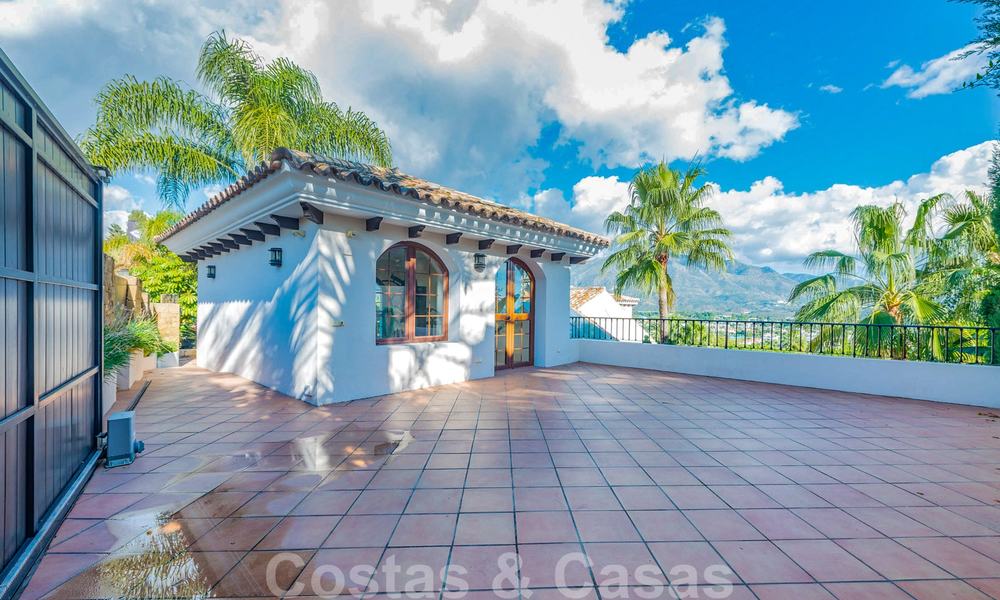 Grote luxe villa te koop met schitterend panoramisch uitzicht over de golfvallei, de bergen en de Middellandse Zee in Nueva Andalucia, Marbella 25071