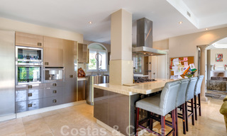 Instapklare villa in klassieke stijl te koop in het gegeerde Nueva Andalucia, Marbella 25074 