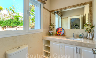 Instapklare villa in klassieke stijl te koop in het gegeerde Nueva Andalucia, Marbella 25076 