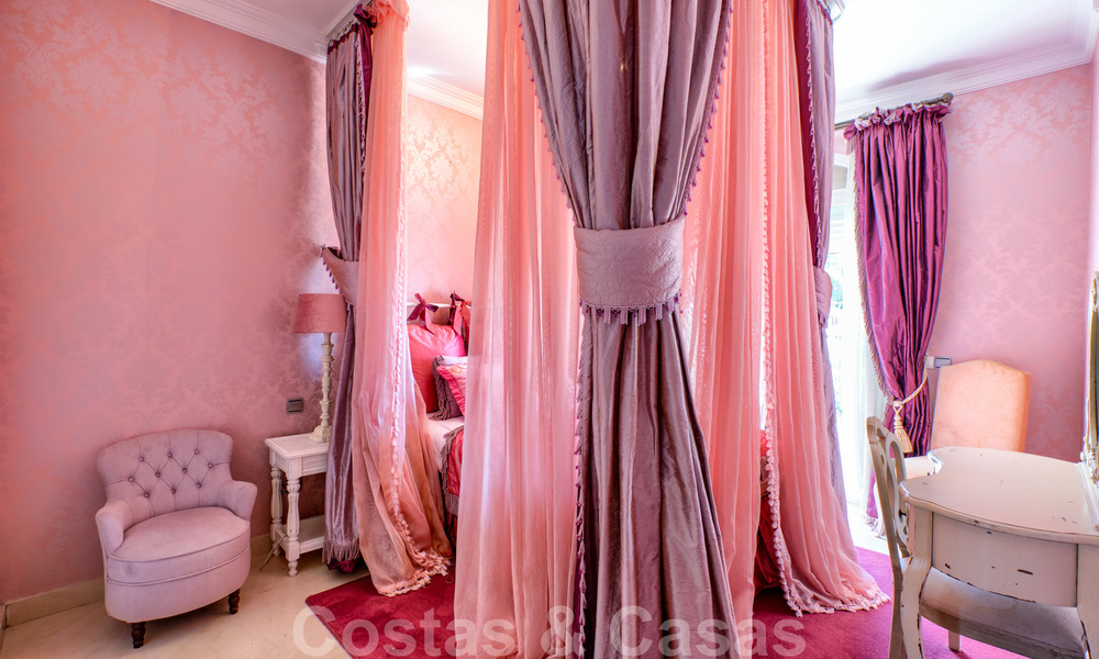 Instapklare villa in klassieke stijl te koop in het gegeerde Nueva Andalucia, Marbella 25084