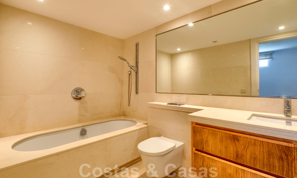 Instapklare villa in klassieke stijl te koop in het gegeerde Nueva Andalucia, Marbella 25089