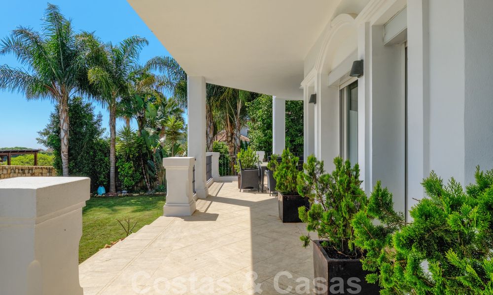 Instapklare villa in klassieke stijl te koop in het gegeerde Nueva Andalucia, Marbella 25092
