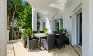 Instapklare villa in klassieke stijl te koop in het gegeerde Nueva Andalucia, Marbella 25093 
