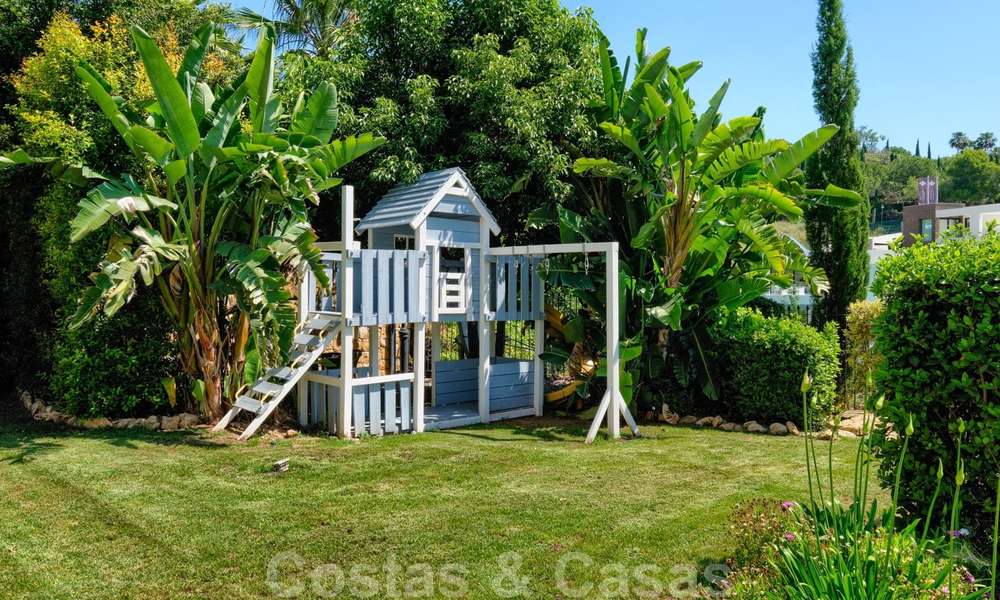 Instapklare villa in klassieke stijl te koop in het gegeerde Nueva Andalucia, Marbella 25095