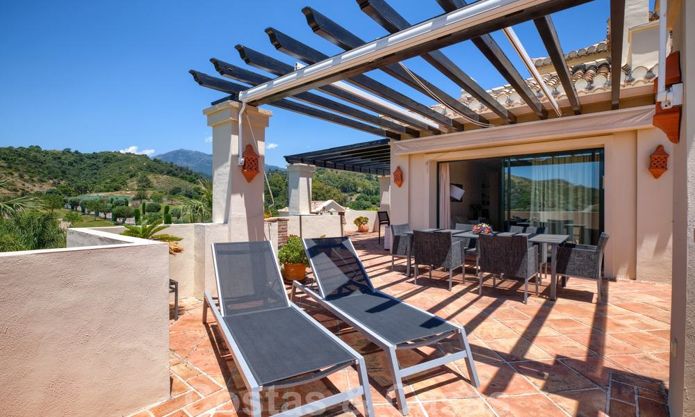 Ruime luxe appartementen met een groot terras en panoramisch uitzicht in een stijlvol complex omringd door de golfbaan in Marbella - Benahavis 25164