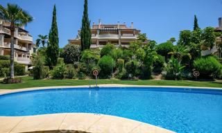 Ruime luxe appartementen met een groot terras en panoramisch uitzicht in een stijlvol complex omringd door de golfbaan in Marbella - Benahavis 25167 