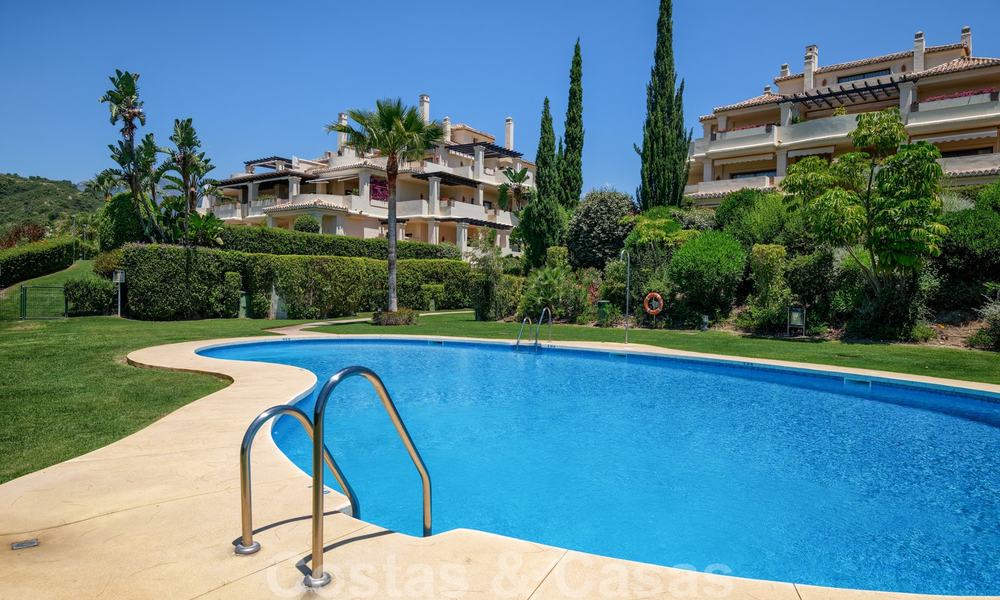 Ruime luxe appartementen met een groot terras en panoramisch uitzicht in een stijlvol complex omringd door de golfbaan in Marbella - Benahavis 25168