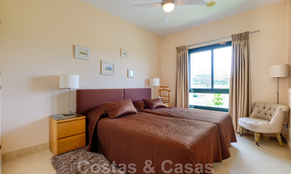 Ruime luxe appartementen met een groot terras en panoramisch uitzicht in een stijlvol complex omringd door de golfbaan in Marbella - Benahavis 25176