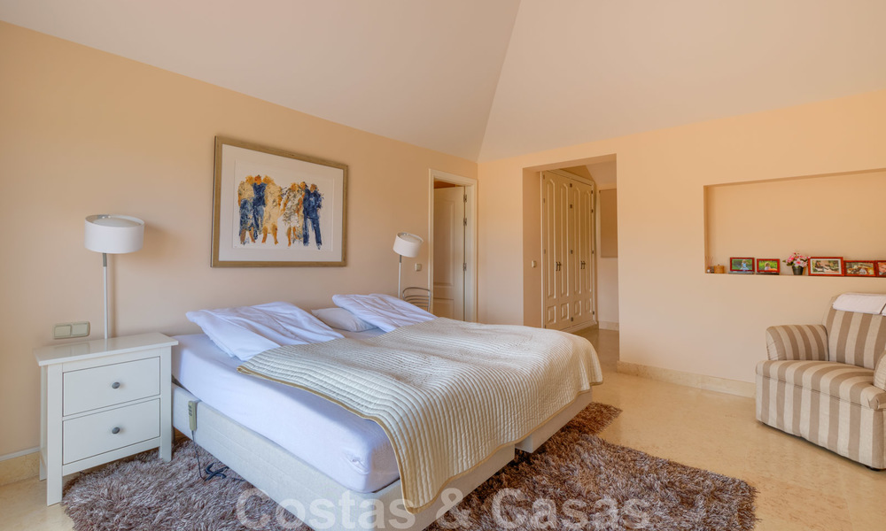 Ruime luxe appartementen met een groot terras en panoramisch uitzicht in een stijlvol complex omringd door de golfbaan in Marbella - Benahavis 25184