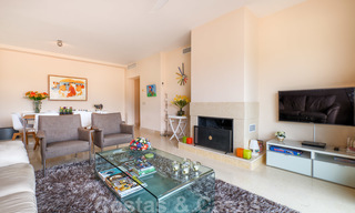 Ruime luxe appartementen met een groot terras en panoramisch uitzicht in een stijlvol complex omringd door de golfbaan in Marbella - Benahavis 25188 