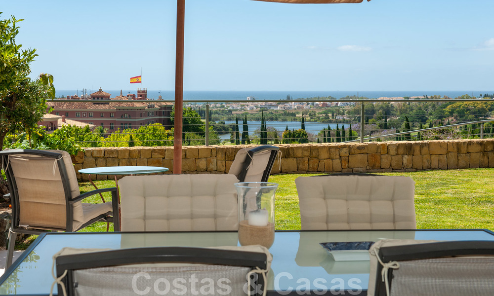 Modern eerstelijns golf appartement met prachtig golf- en zeezicht te koop in Los Flamingos Golf in Marbella - Benahavis 25127