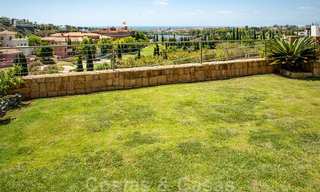 Modern eerstelijns golf appartement met prachtig golf- en zeezicht te koop in Los Flamingos Golf in Marbella - Benahavis 25132 