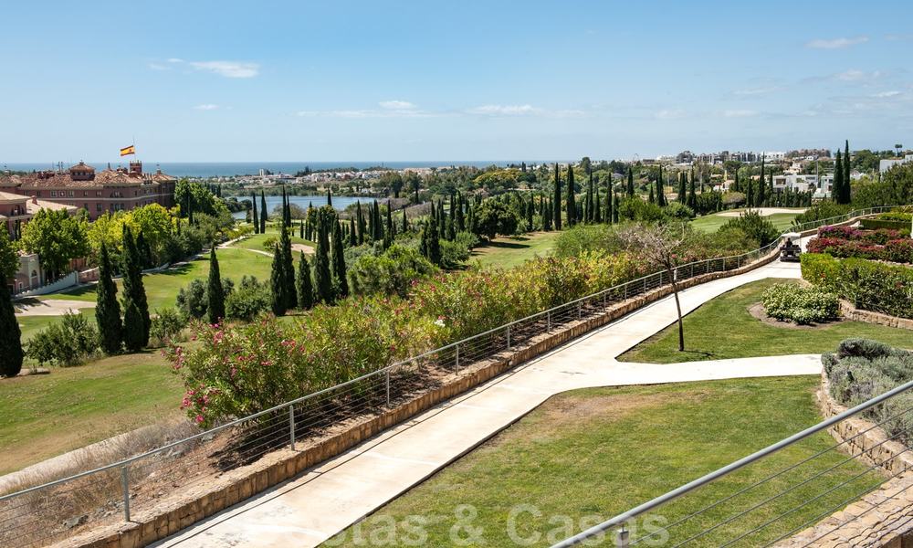 Modern eerstelijns golf appartement met prachtig golf- en zeezicht te koop in Los Flamingos Golf in Marbella - Benahavis 25134
