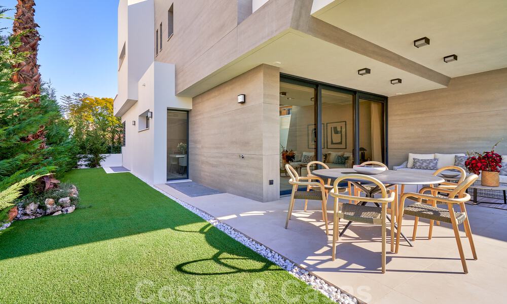Moderne, halfvrijstaande villa's te koop op 300 meter van het strand - Puerto Banus, Marbella 31672