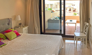 Modern appartement te koop in een eerstelijnsstrand complex met zeezicht tussen Marbella en Estepona 25559 