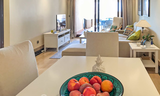 Modern appartement te koop in een eerstelijnsstrand complex met zeezicht tussen Marbella en Estepona 25564 