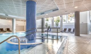 Modern appartement te koop in een eerstelijns strand complex met zeezicht tussen Marbella en Estepona 25624 