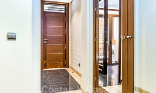 Modern tuinappartement te koop in een eerstelijns strand complex met eigen zwembad tussen Marbella en Estepona 25653 