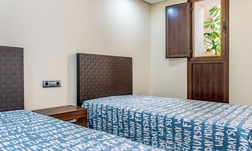 Modern tuinappartement te koop in een eerstelijns strand complex met eigen zwembad tussen Marbella en Estepona 25655